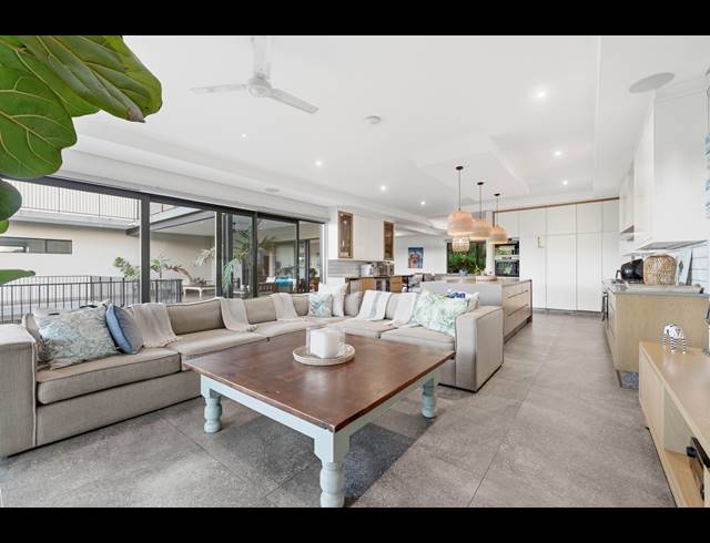 11 BEDROOM FREEHOLD FOR SALE IN SALT ROCK